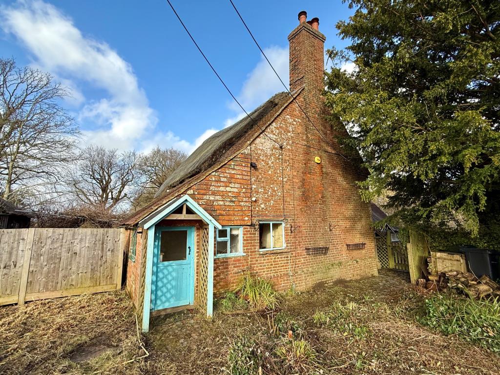 Lot: 20 - ATTACHED PERIOD COTTAGE WITH PLANNING - Semi-detached cottage